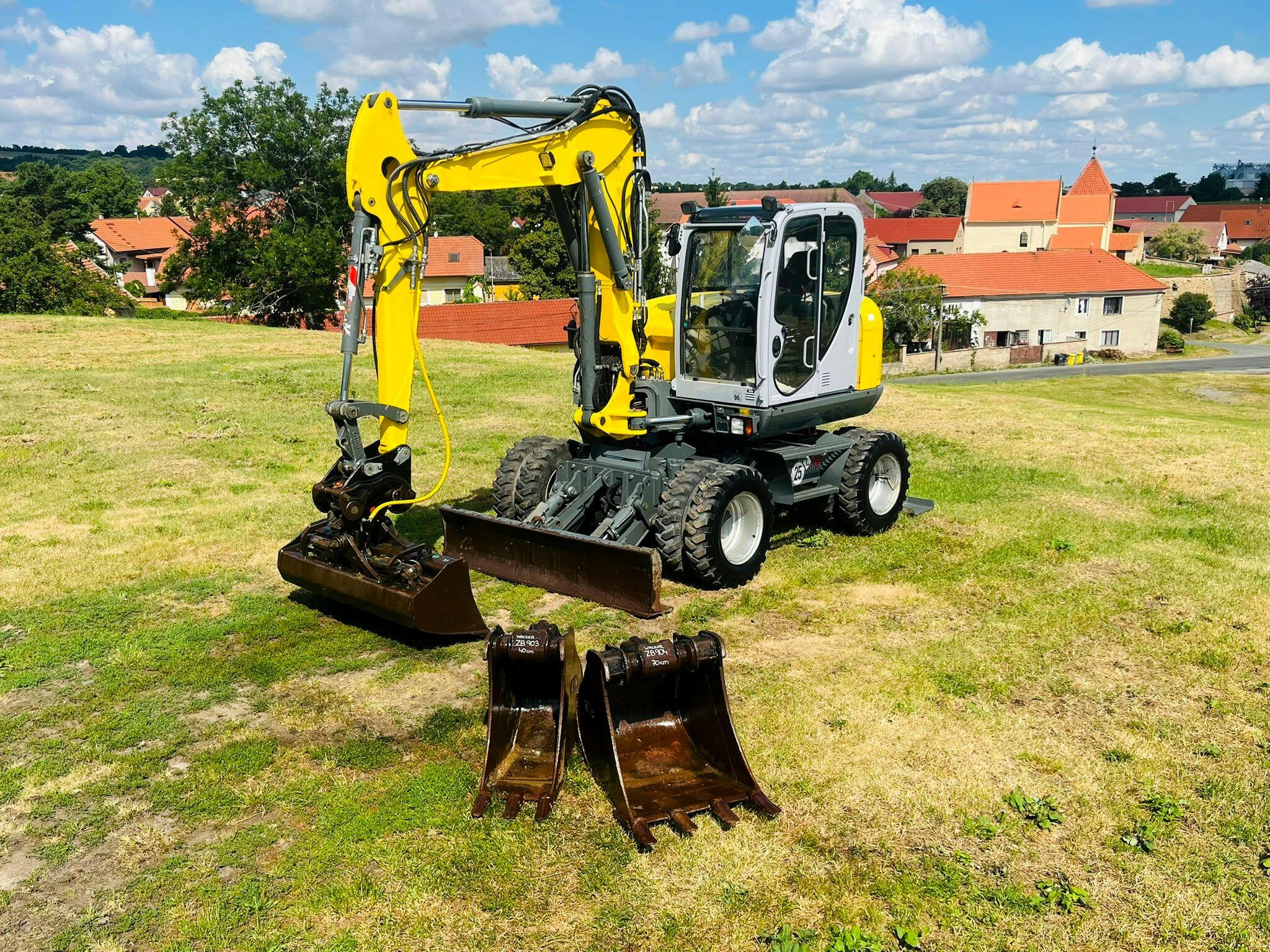 Kolové rypadlo Wacker Neuson EW100 (Možnost leasingu)