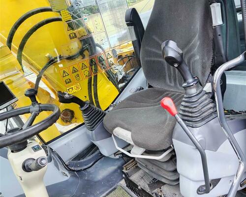 Komatsu PW140-7