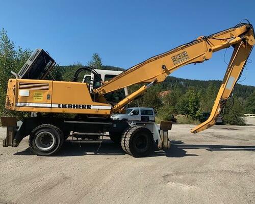 Liebherr A932