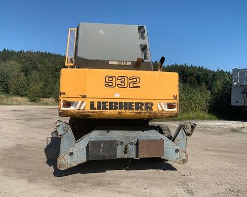 Liebherr A932