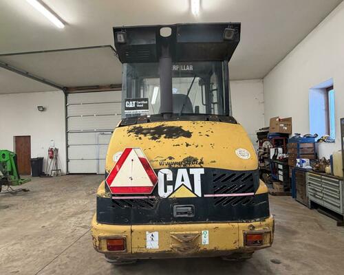 CATERPILLAR 906 + lžíce a vidle 