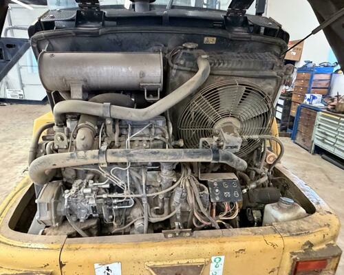 CATERPILLAR 906 + lžíce a vidle 