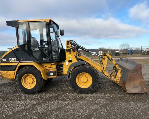  CATERPILLAR 906 + lžíce a vidle