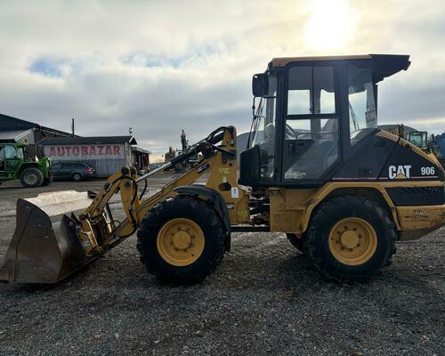  CATERPILLAR 906 + lžíce a vidle