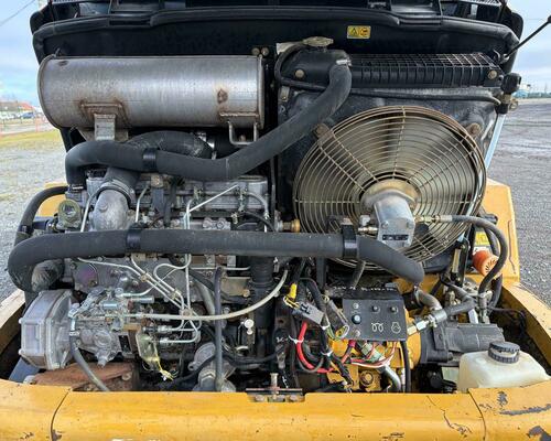  CATERPILLAR 906 + lžíce a vidle