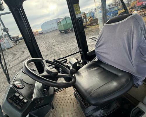 CATERPILLAR 906 + lžíce a vidle 