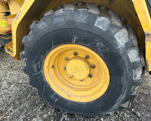 CATERPILLAR 906 + lžíce a vidle 