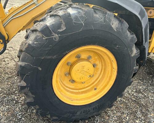 CATERPILLAR 906 + lžíce a vidle 