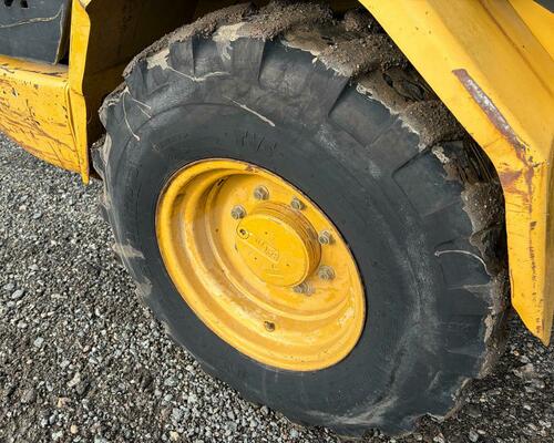 CATERPILLAR 906 + lžíce a vidle 