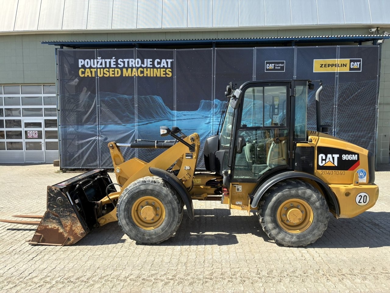 Caterpillar 906M