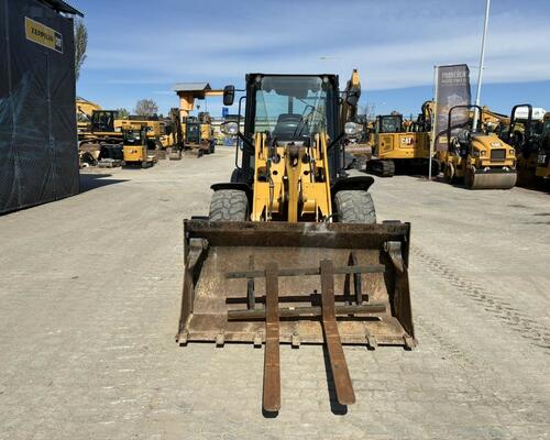Caterpillar 906M