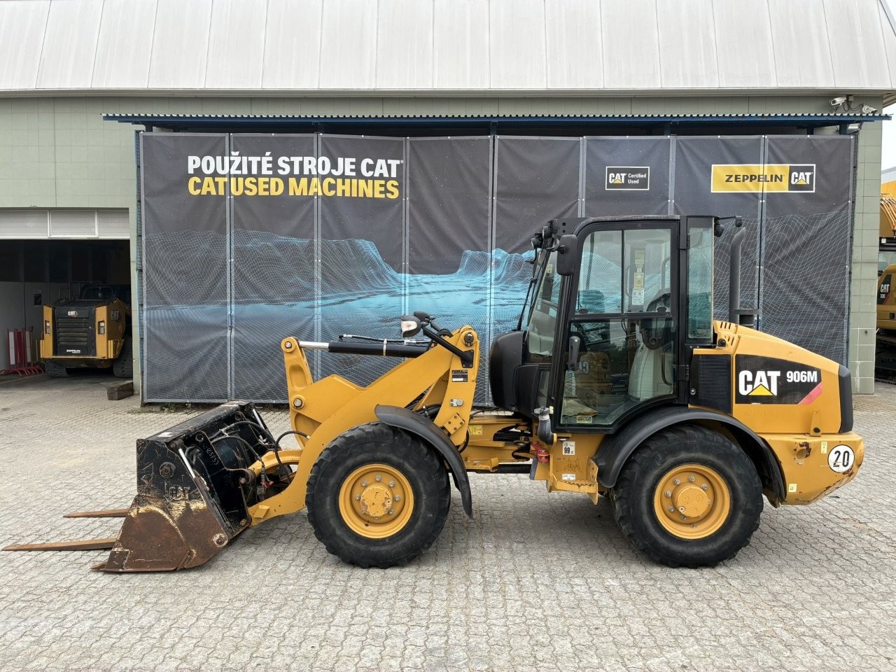 Caterpillar 906M