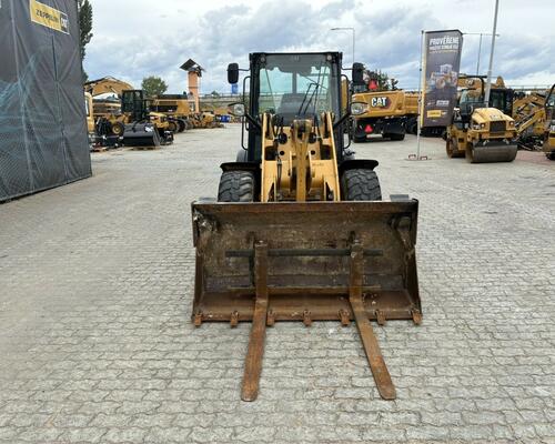 Caterpillar 906M