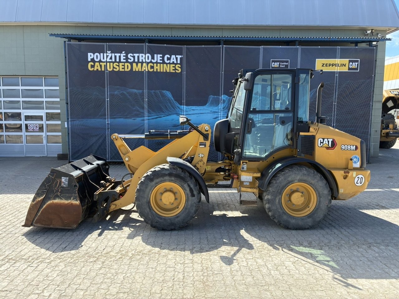 Caterpillar 908M