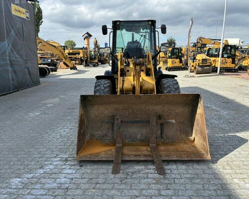 Caterpillar 908M