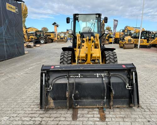 Caterpillar 908M