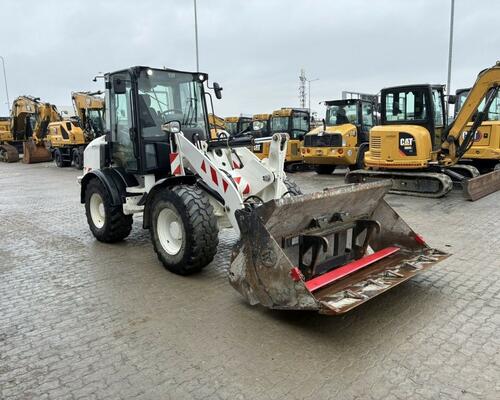 Caterpillar 908M