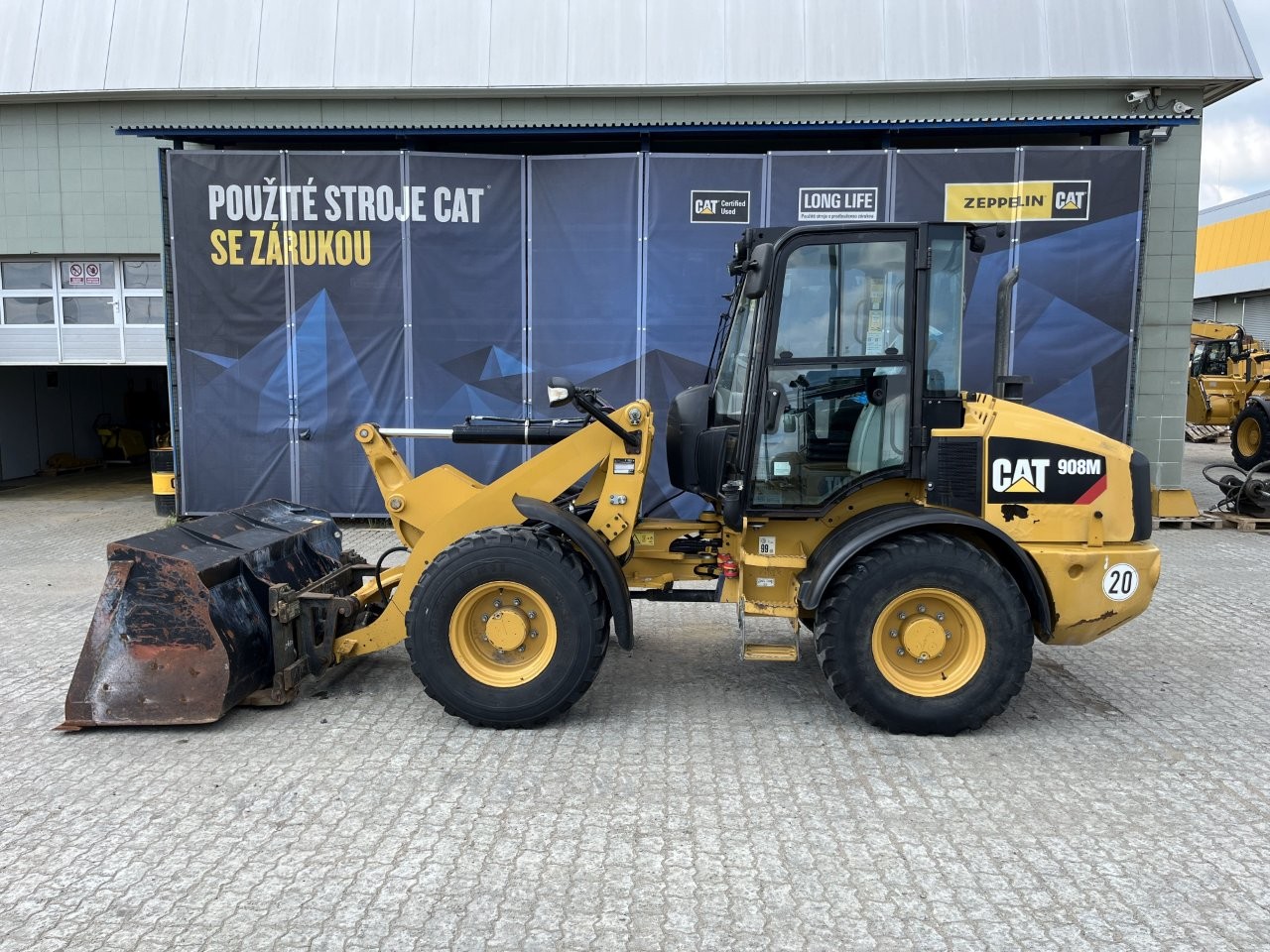 Caterpillar 908M
