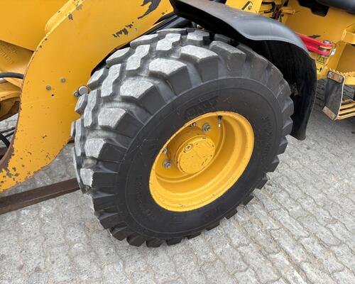 Caterpillar 908M