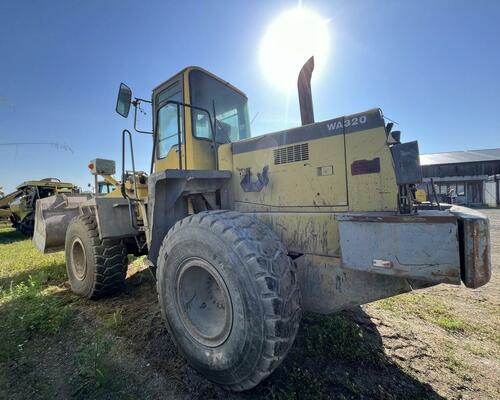 ČELNÍ NAKLADAČ KOMATSU WA 320-MOŽNO I JEDNOTLIVÉ DÍLY