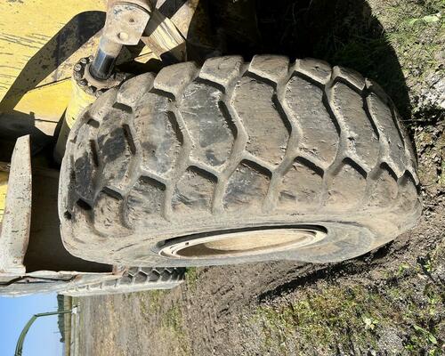 ČELNÍ NAKLADAČ KOMATSU WA 320-MOŽNO I JEDNOTLIVÉ DÍLY