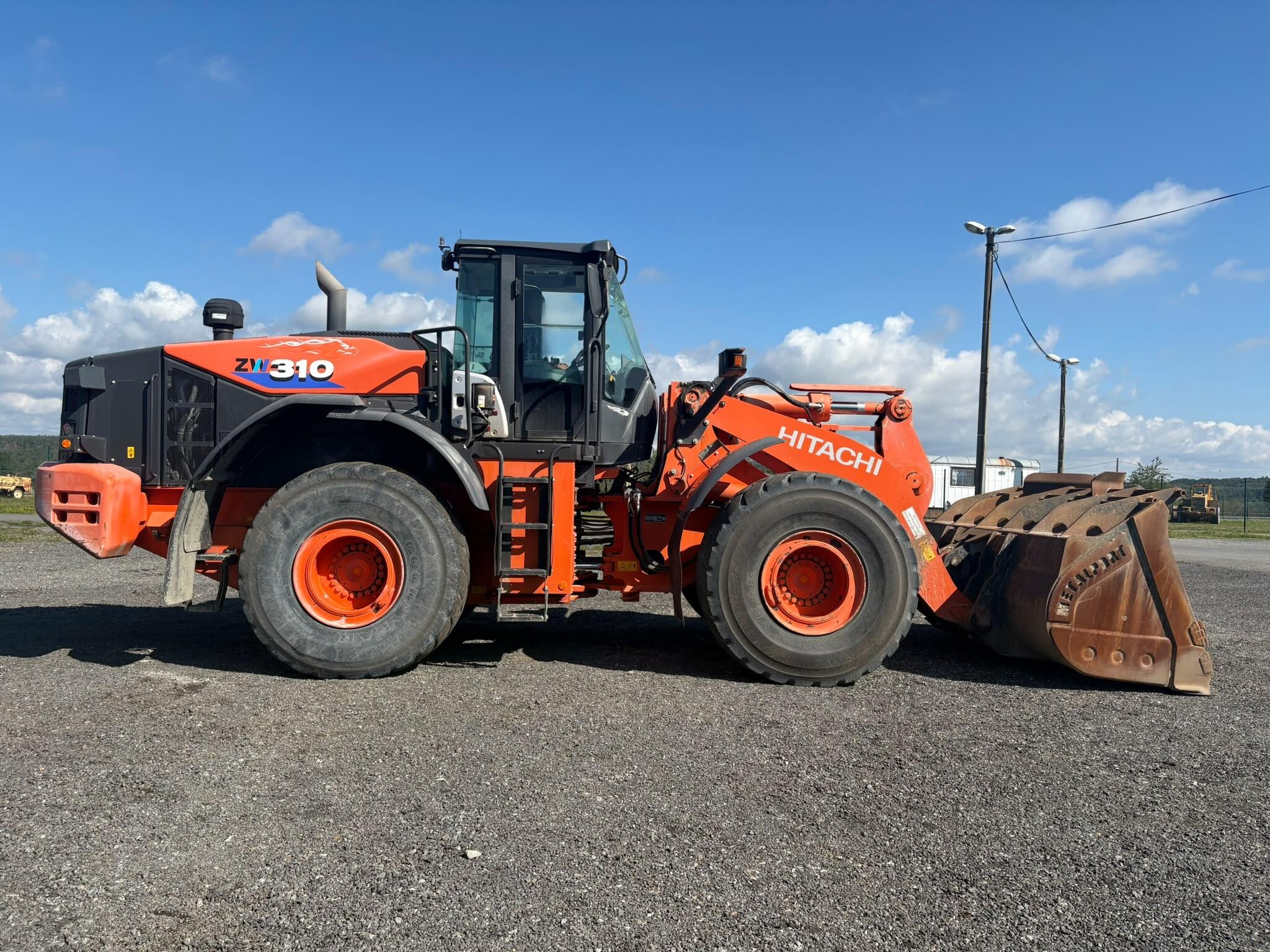 Hitachi ZW310-6