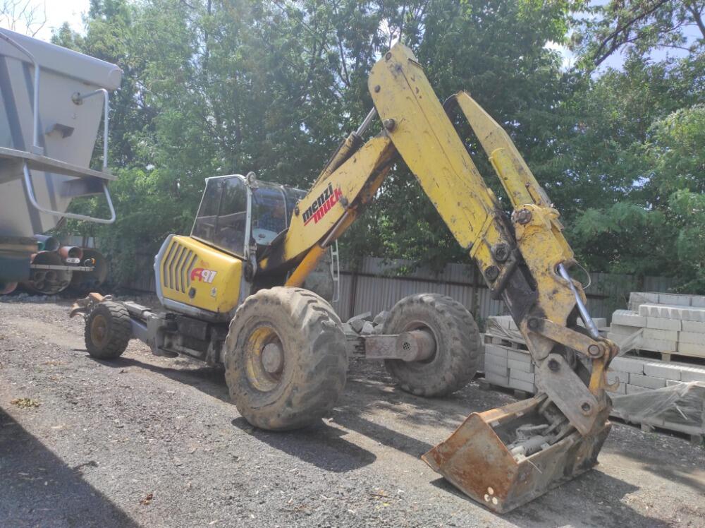 Menzi Muck A91 mobil
