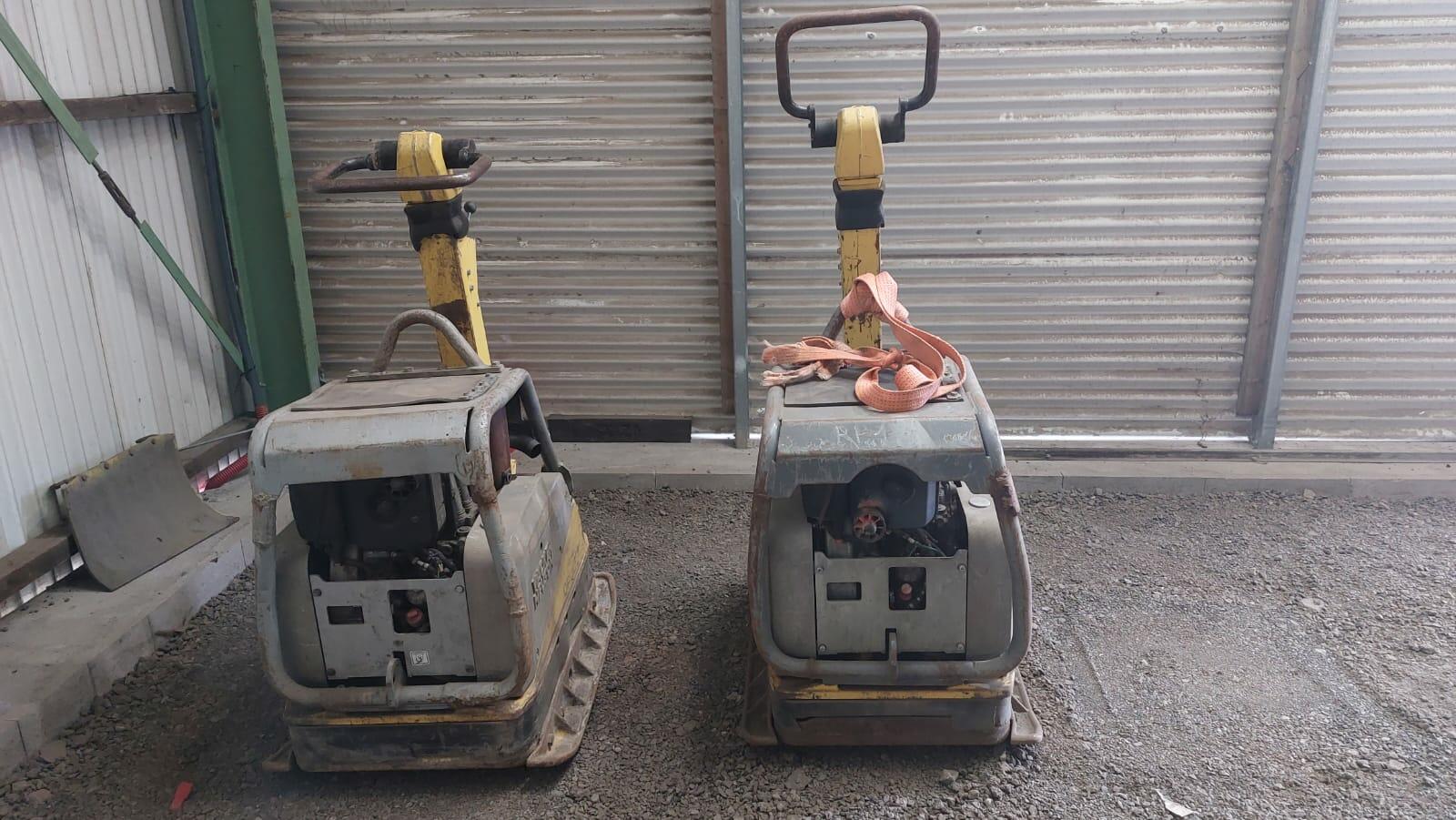 2 x  REVERZNÍ VIBRAČNÍ DESKA WACKER DPU655 HEH