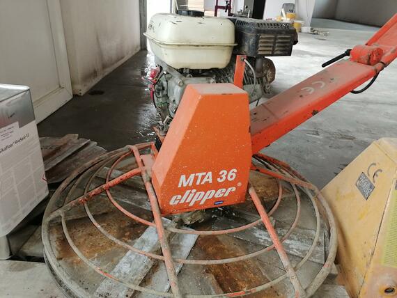 Hladička betonu Norton Clipper MTA 36, průměr rotoru 900mm, motor Honda