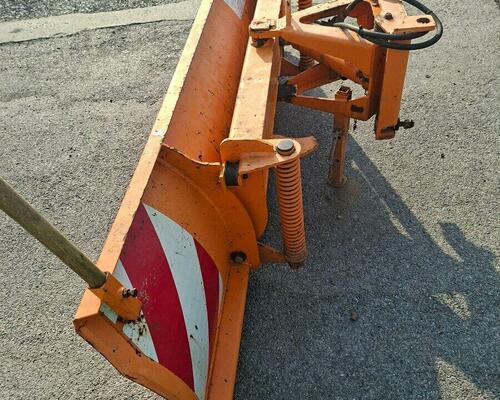 Multicar čelní otočná radlice