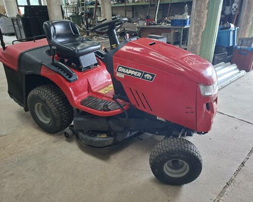 SNAPPER ELT 1838 RDF zahradní traktor -