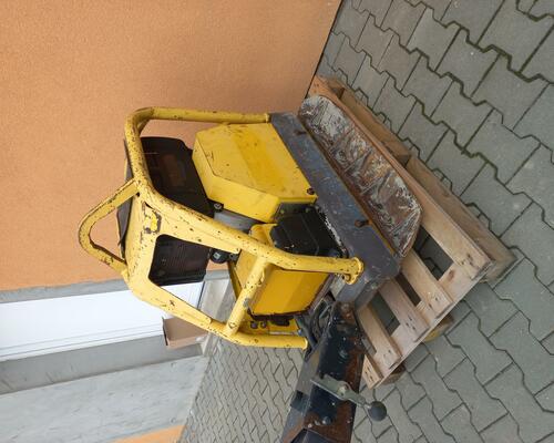 Vibrační deska Husqvarna, Dynapac LG500.