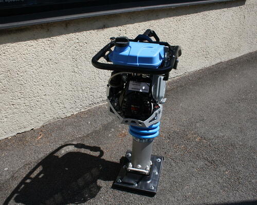 Vibrační pěch (dusadlo) WEBER MT SRV620