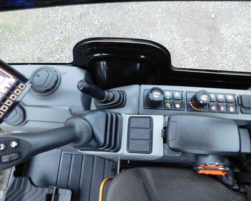 CAT 301.8, Bourací kladivo CAT + Hydraulická svahovka