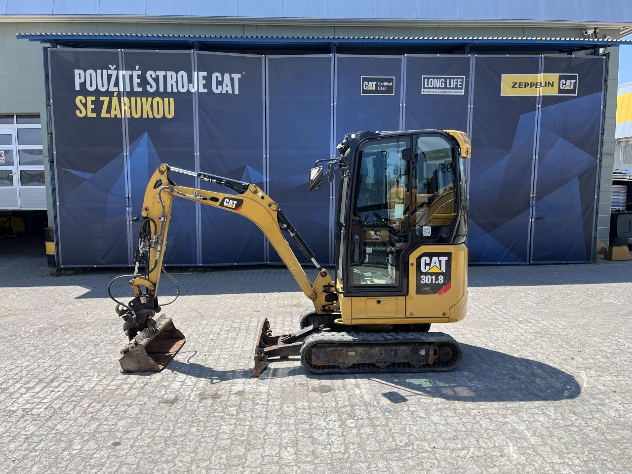 Caterpillar 301.8