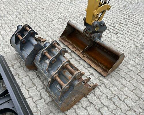 Caterpillar 302.7
