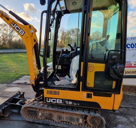 Demonstrační JCB 19C 220mth, hydraulická svahovka