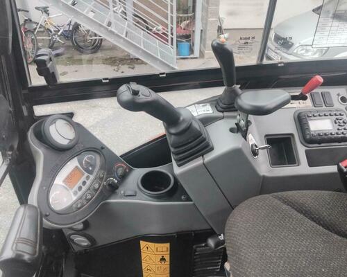 Doosan DX27Z Powertilt