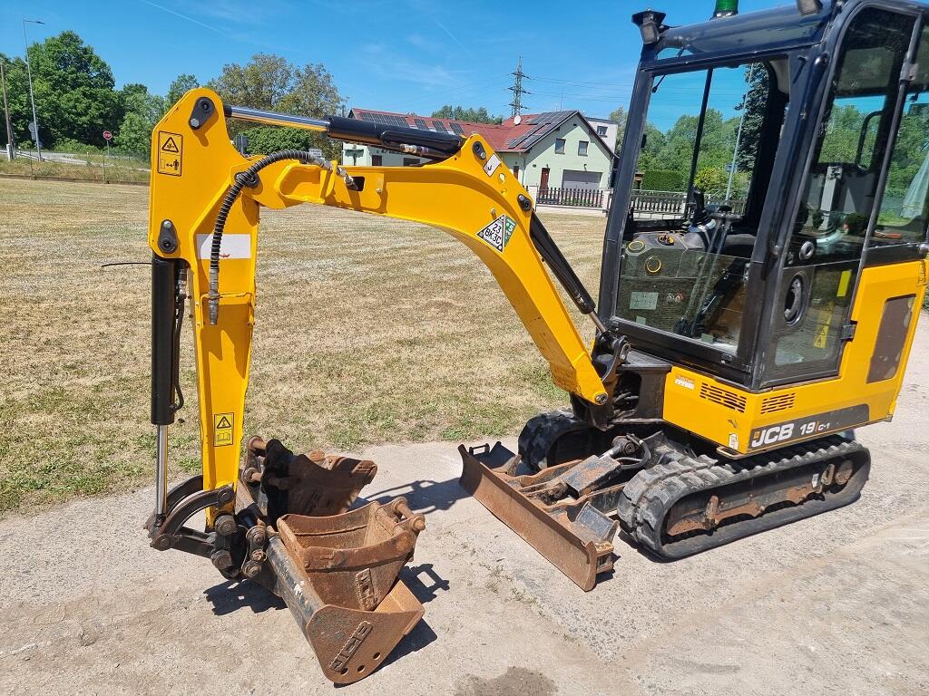 JCB 19C-1 - 685mth, rychloupínač, lžice - TOP stav