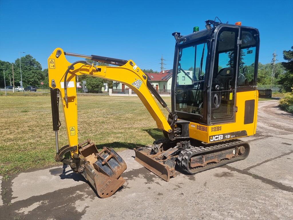 JCB 19C-1 - 685mth, rychloupínač, lžice - TOP stav