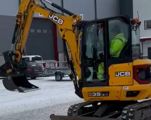 JCB 35Z s naklápěcím rotátorem Engcon, centr.mazání, A/C