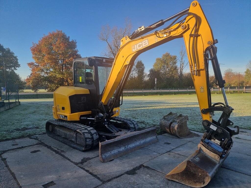 JCB 57C - 4 válec , otočná hlava, klima, natáčení radlička
