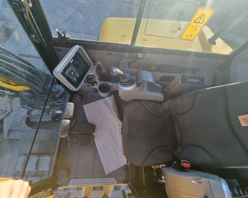 JCB 57C - 4 válec , otočná hlava, klima, natáčení radlička