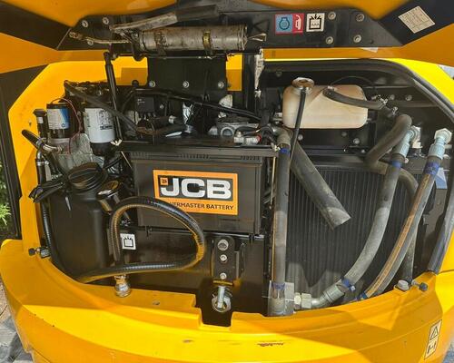 JCB 57C - 4 válec , zánovní pásy, pěkný stav