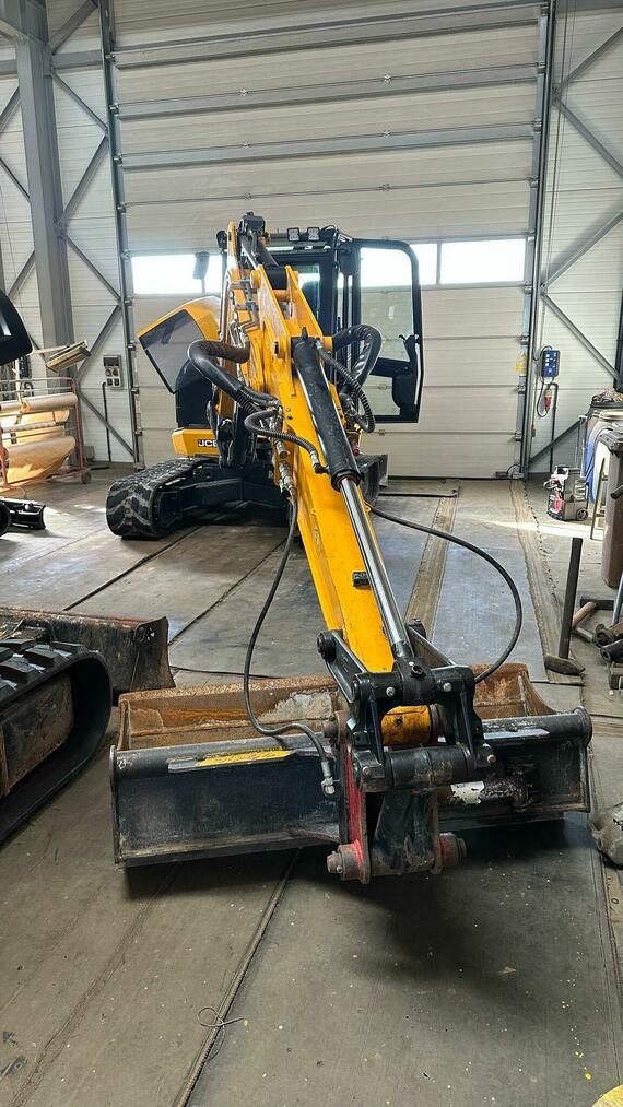 JCB 67R-1