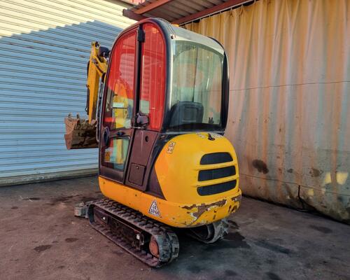 JCB 8018