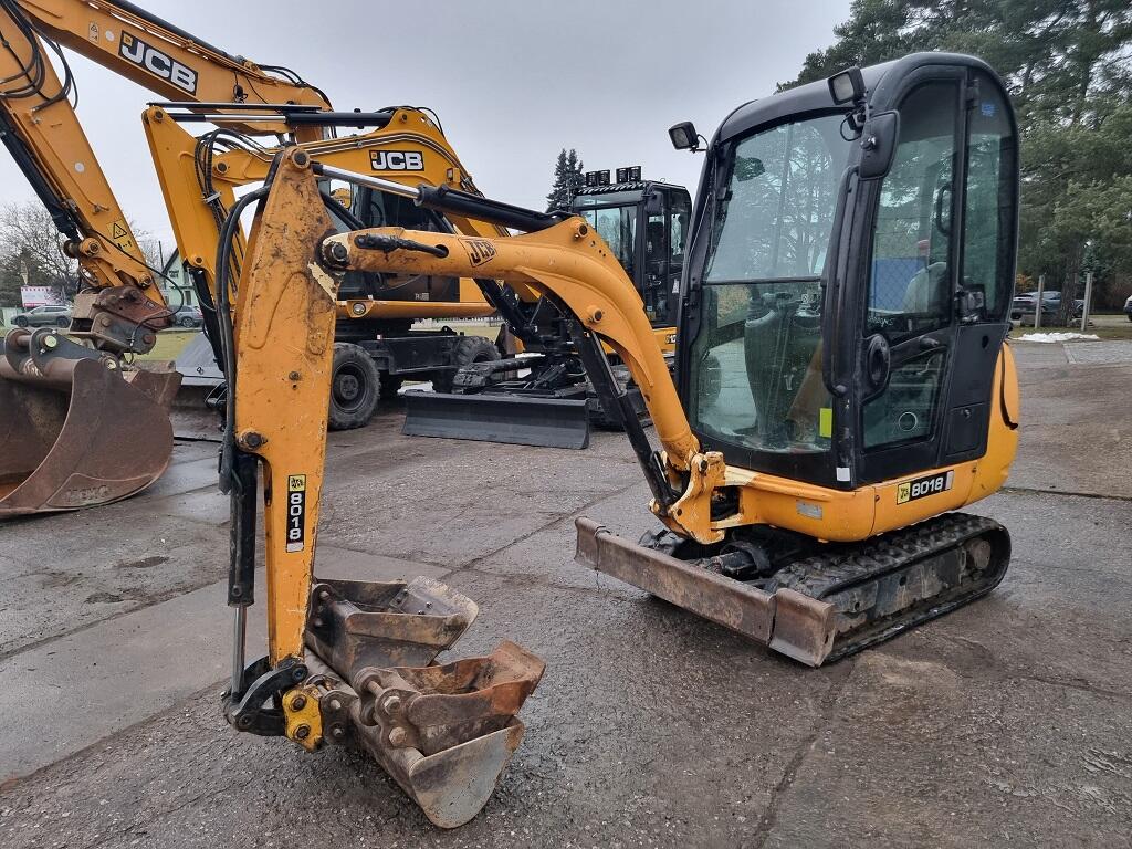 JCB 8018 2009 - 4350mth - 3 lžíce - Rezervace