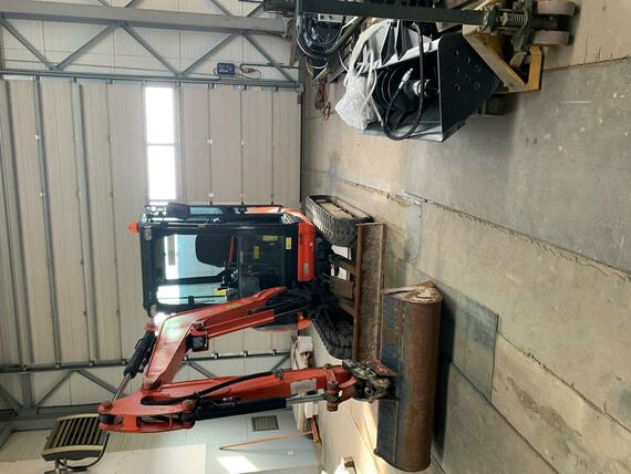 KUBOTA U27