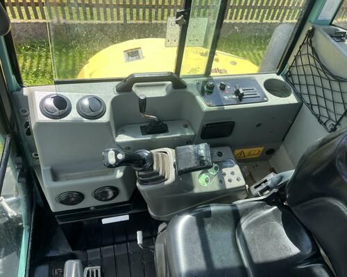 Mini bagr Yanmar VIO 50 bez přesahu zádě