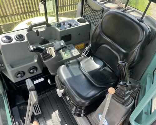 Mini bagr Yanmar VIO 50 bez přesahu zádě